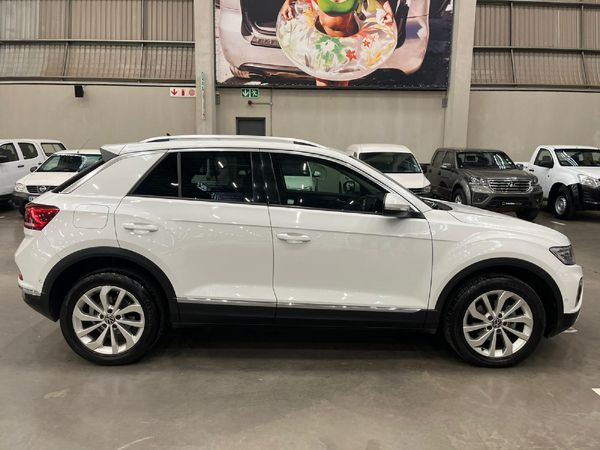 2022-Volkswagen-T-Roc-14-TSI-Design-Auto image:1