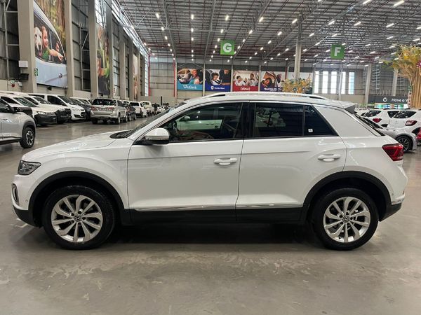 2022-Volkswagen-T-Roc-14-TSI-Design-Auto image:5