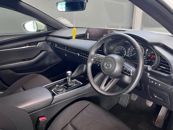 2025-Mazda-3-15-Dynamic-5-dr image:3