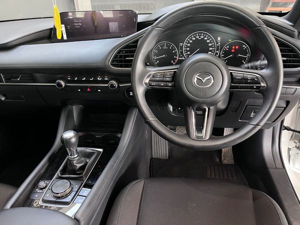 2025-Mazda-3-15-Dynamic-5-dr image:4