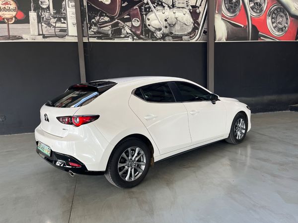2025-Mazda-3-15-Dynamic-5-dr image:5