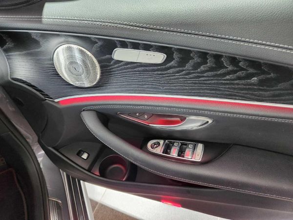 2021-Mercedes-Benz-E-Class-E-200-AMG image:11