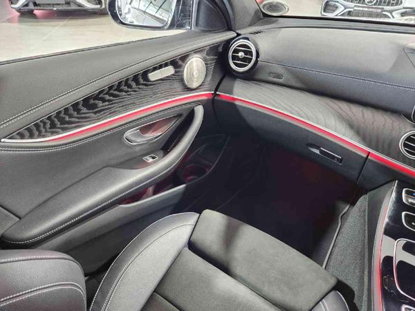 2021-Mercedes-Benz-E-Class-E-200-AMG image:8