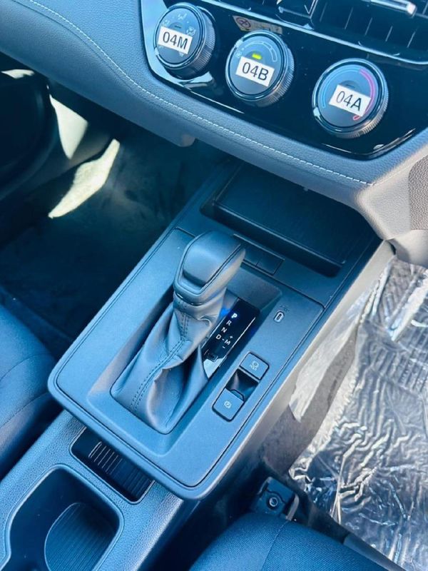 2026-Toyota-Corolla-Cross-18-XI image:12