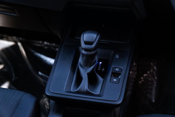 2026-Toyota-Corolla-Cross-18-XI image:21