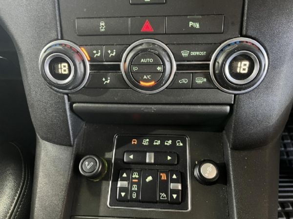 2014-Land-Rover-Discovery-4-30-TD-SD-V6-SE image:12