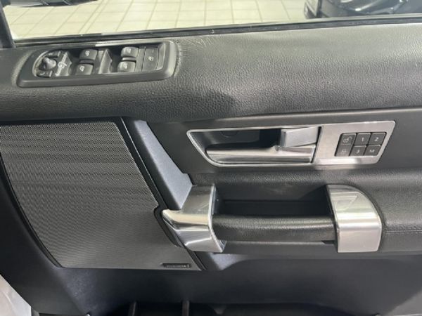 2014-Land-Rover-Discovery-4-30-TD-SD-V6-SE image:15