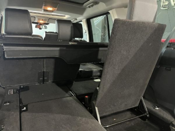 2014-Land-Rover-Discovery-4-30-TD-SD-V6-SE image:16