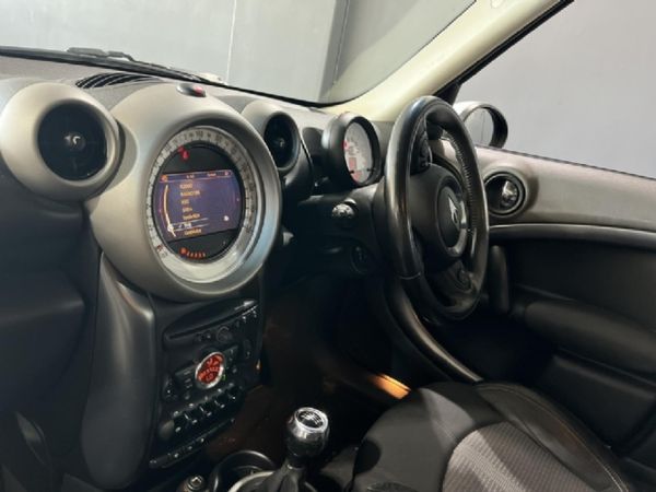 2011-MINI-Countryman-Cooper image:7