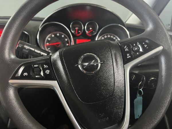 2014-Opel-Astra-14T-Enjoy image:13