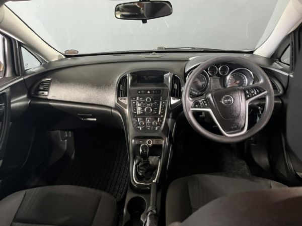 2014-Opel-Astra-14T-Enjoy image:7