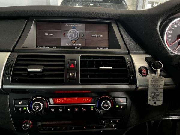 2010-BMW-X6-xDrive50i image:11