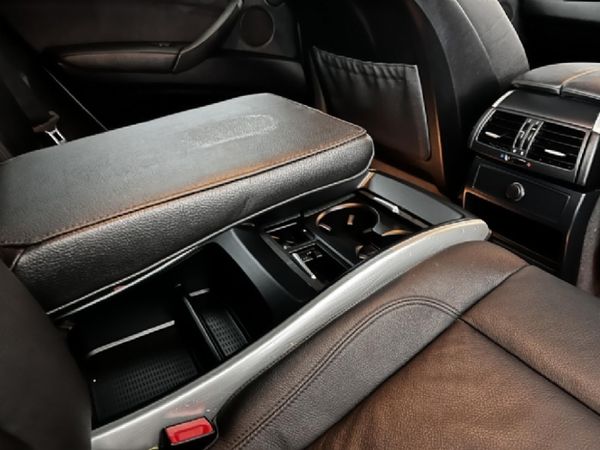 2010-BMW-X6-xDrive50i image:13