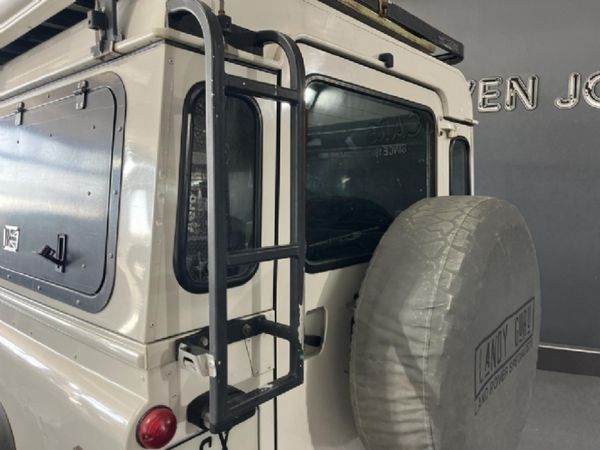 2009-Land-Rover-Defender-110-Puma-Station-Wagon image:17