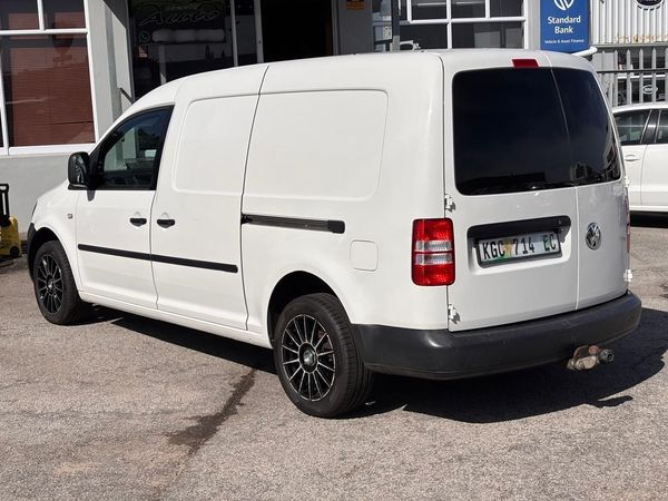 2015-Volkswagen-Caddy-Maxi-20-TDI-81kW-Panel-Van image:9