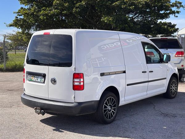 2015-Volkswagen-Caddy-Maxi-20-TDI-81kW-Panel-Van image:11