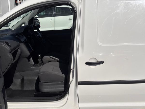 2015-Volkswagen-Caddy-Maxi-20-TDI-81kW-Panel-Van image:17