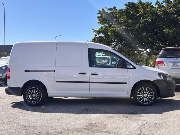 2015-Volkswagen-Caddy-Maxi-20-TDI-81kW-Panel-Van image:8