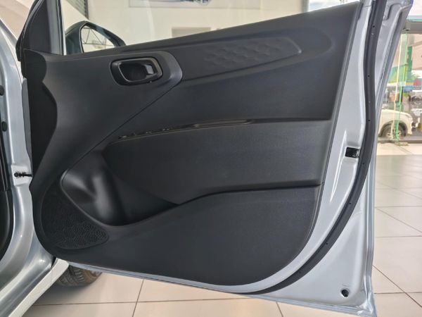 2026-Hyundai-Grand-i10-12-Motion-Auto image:8