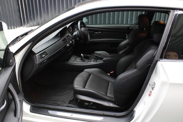 2014-BMW-M3-Coupe-M-Dynamic-Auto image:17