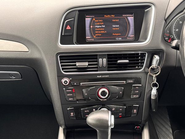 2013-Audi-Q5-20-TDI-quattro-S-Auto image:24