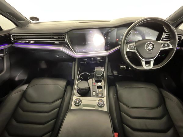 2018-Volkswagen-Touareg-30-TDI-V6-Luxury image:1