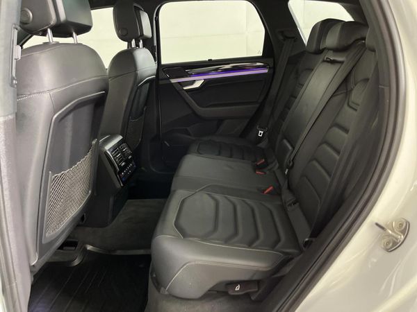 2018-Volkswagen-Touareg-30-TDI-V6-Luxury image:3