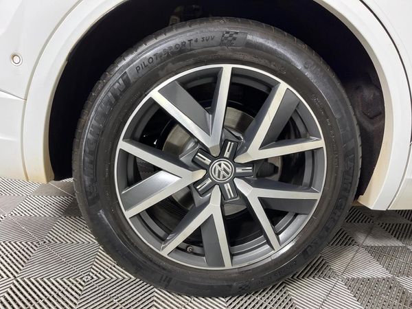 2018-Volkswagen-Touareg-30-TDI-V6-Luxury image:7