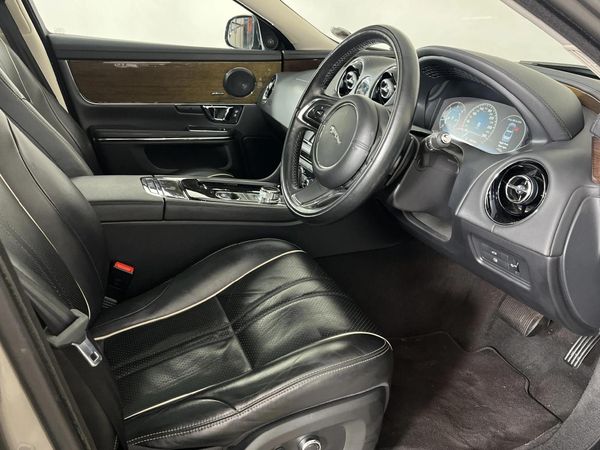2017-Jaguar-XJ-30-D-Luxury image:9