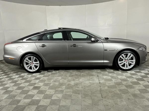 2017-Jaguar-XJ-30-D-Luxury image:16
