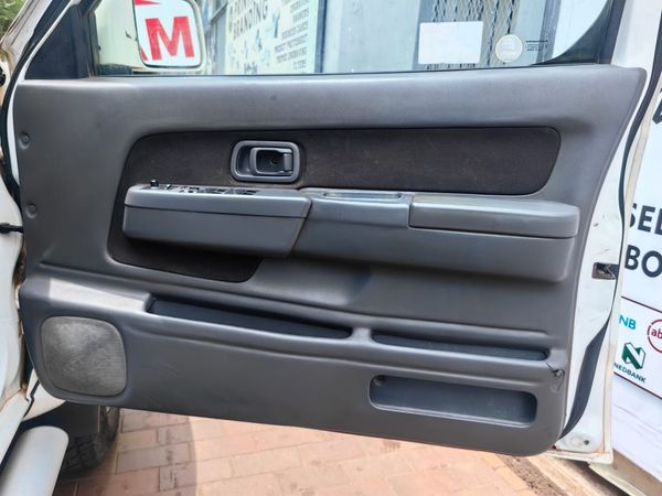 2008-Nissan-NP300-24i-Hi-Rider-Double-Cab image:11