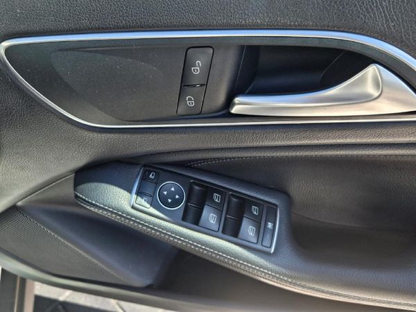 2020-Mercedes-Benz-GLA-200-Auto image:9
