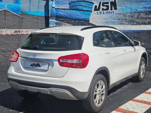2020-Mercedes-Benz-GLA-200-Auto image:1