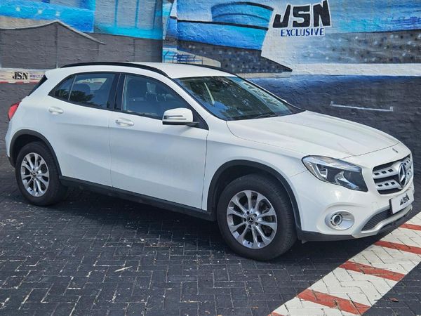 2020-Mercedes-Benz-GLA-200-Auto image:2