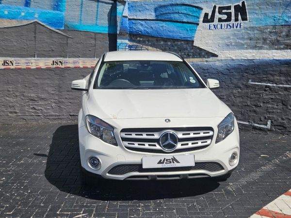 2020-Mercedes-Benz-GLA-200-Auto image:3