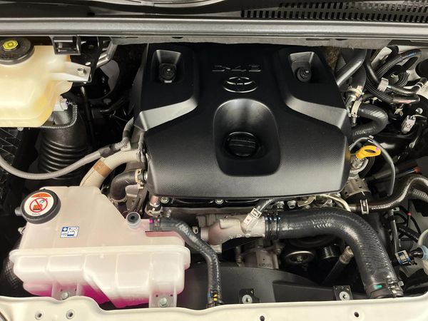 2022-Toyota-Quantum-28-VX-6-seat image:12