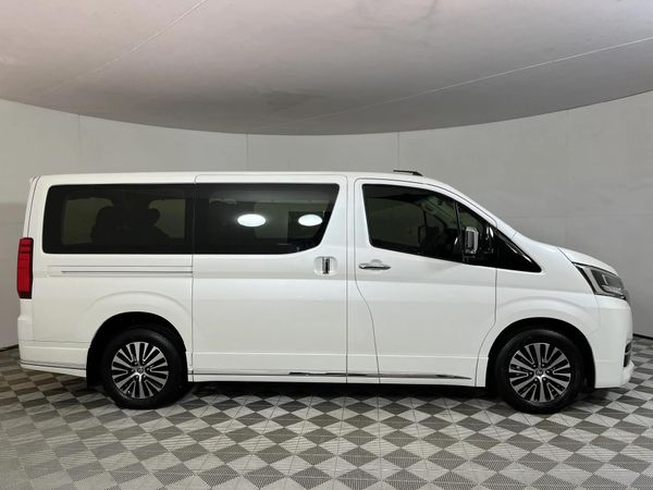 2022-Toyota-Quantum-28-VX-6-seat image:17