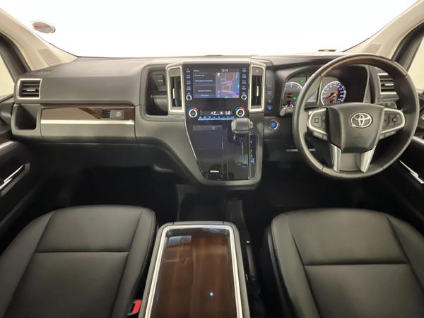 2022-Toyota-Quantum-28-VX-6-seat image:1