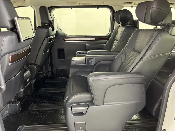 2022-Toyota-Quantum-28-VX-6-seat image:3