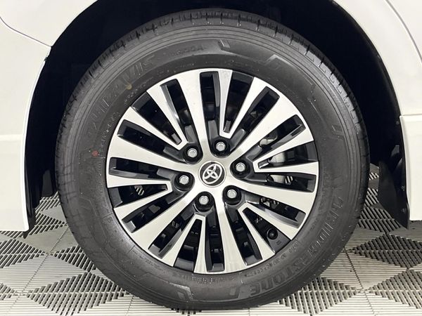 2022-Toyota-Quantum-28-VX-6-seat image:4