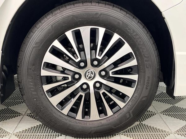 2022-Toyota-Quantum-28-VX-6-seat image:5