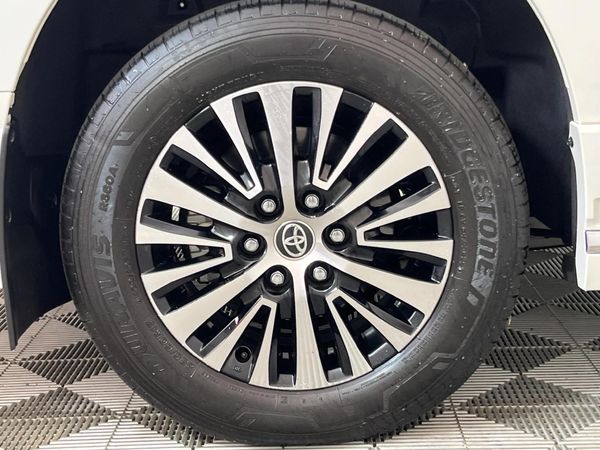 2022-Toyota-Quantum-28-VX-6-seat image:7