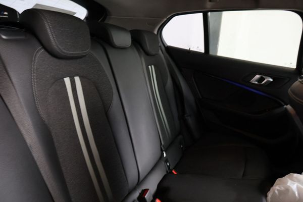 2020-BMW-1-Series-118i image:9