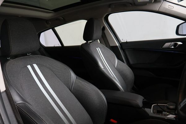 2020-BMW-1-Series-118i image:12