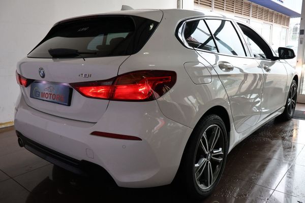 2020-BMW-1-Series-118i image:3