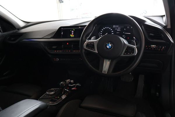2020-BMW-1-Series-118i image:7