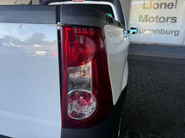 2022-Nissan-NP200-16-AC-Safety-Pack image:11