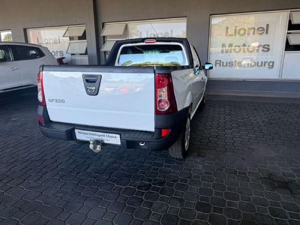 2022-Nissan-NP200-16-AC-Safety-Pack image:6