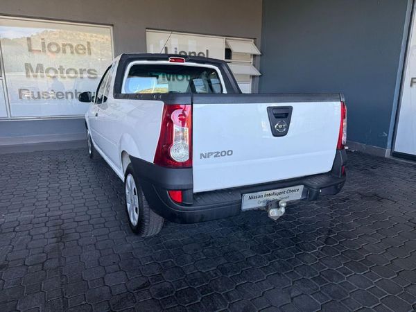 2022-Nissan-NP200-16-AC-Safety-Pack image:7