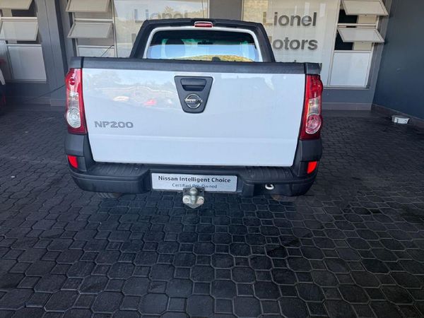 2022-Nissan-NP200-16-AC-Safety-Pack image:8